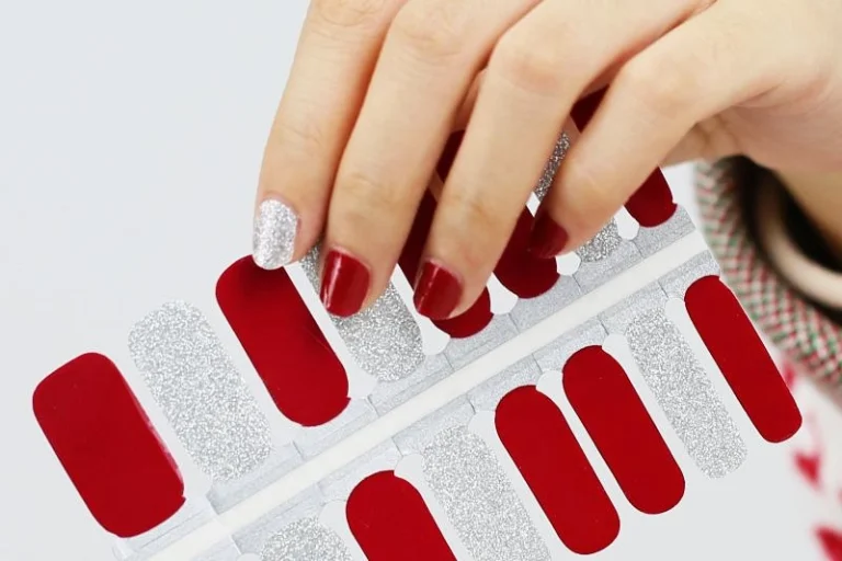 summer beach-themed nail wraps(1)