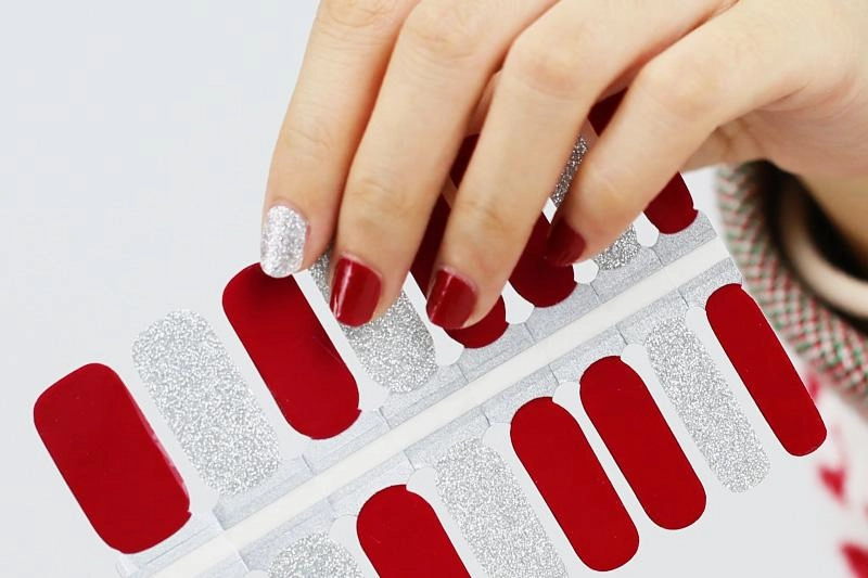 summer beach-themed nail wraps(1)