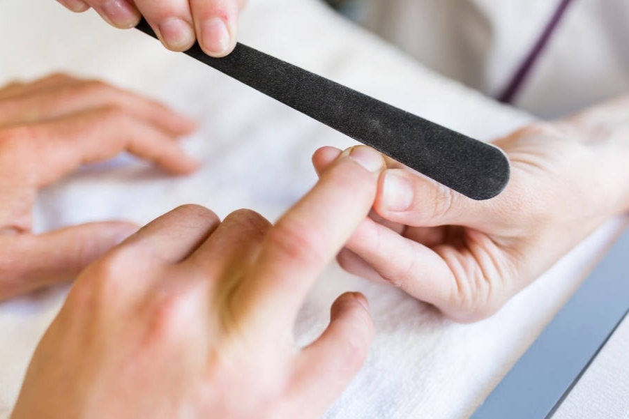 How to Choose the Right Emery Board Grit for Natural, Gel, and Acrylic Nails